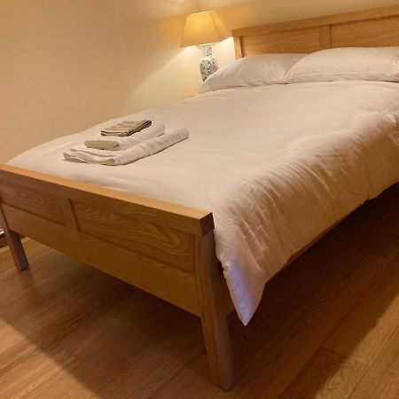 Double Bed Self Contained Annexe 14B Is To The Right Of The Main House Lejlighed Salisbury Eksteriør billede