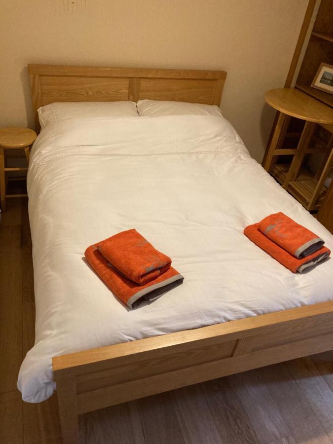 Double Bed Self Contained Annexe 14B Is To The Right Of The Main House Lejlighed Salisbury Eksteriør billede